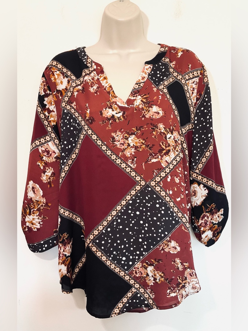 Maurice’s L Women’s V-Neck Patchwork Floral tunic Blouse - Rust black